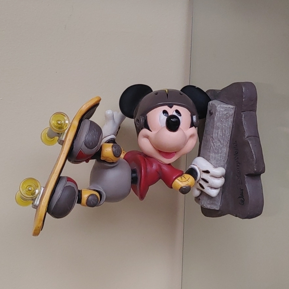 Walt Disney World Florida Mickey Mouse Skate Boarding Bobblehead Figurin…